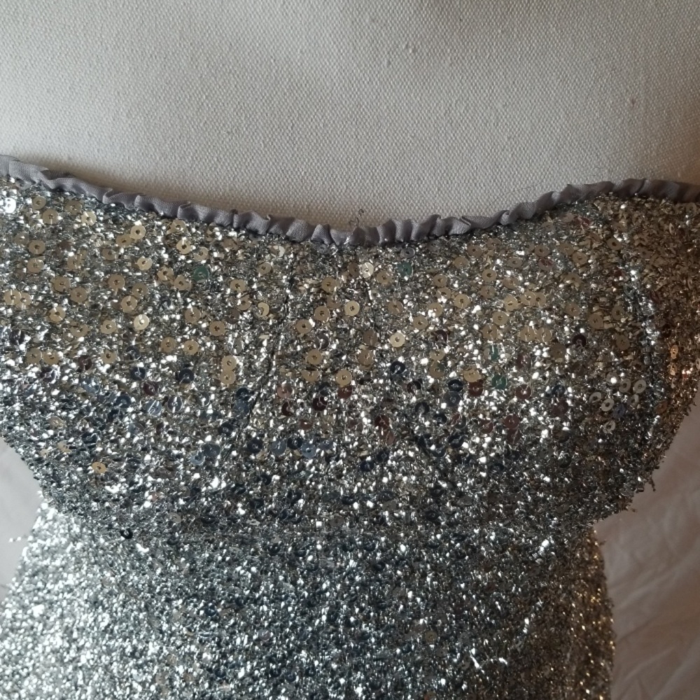 Dress - Picture 2 of 3